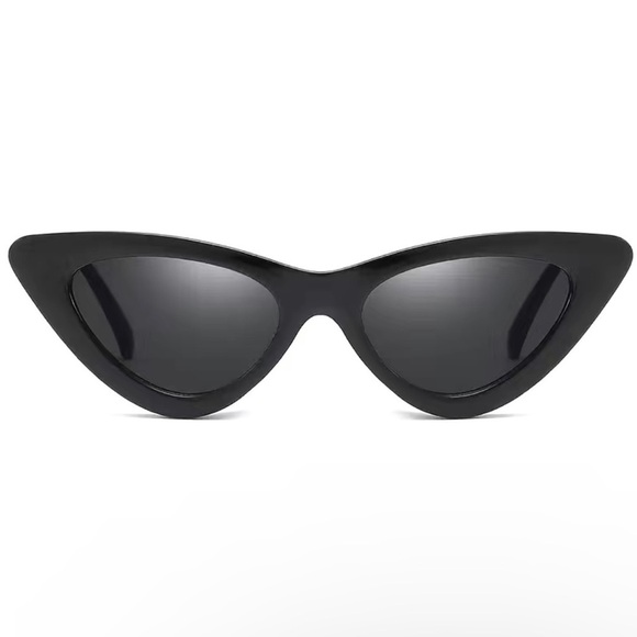 Hot! Black Cat Eye Fashion Sunglasses - Picture 3 of 3